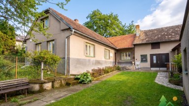Prodej chalupy na klidném venkově s pozemkem 2 077 m² a zázemím pro soběstačný život