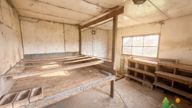 Prodej chalupy na klidném venkově s pozemkem 2 077 m² a zázemím pro soběstačný život