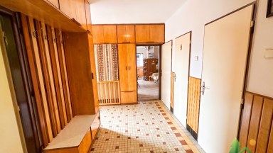 Prodej chalupy na klidném venkově s pozemkem 2 077 m² a zázemím pro soběstačný život