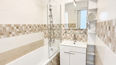 Pronájem bytu 3+1 se dvěma lodžiemi, Pardubice – Nábřeží Závodu míru