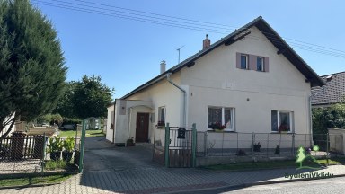 Rodinný dům po kompletní rekonstrukci 3+1, CP 925m2, Nemošice, Pardubice