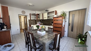 Rodinný dům po kompletní rekonstrukci 3+1, CP 925m2, Nemošice, Pardubice